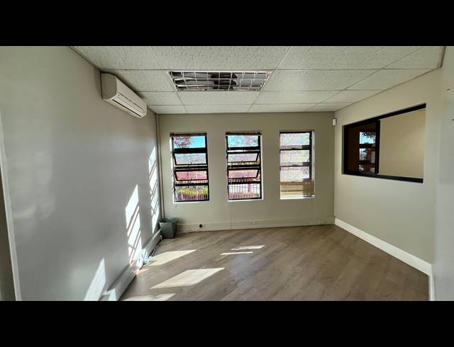 218M² OFFICE TO LET IN ROCKY DRIFT